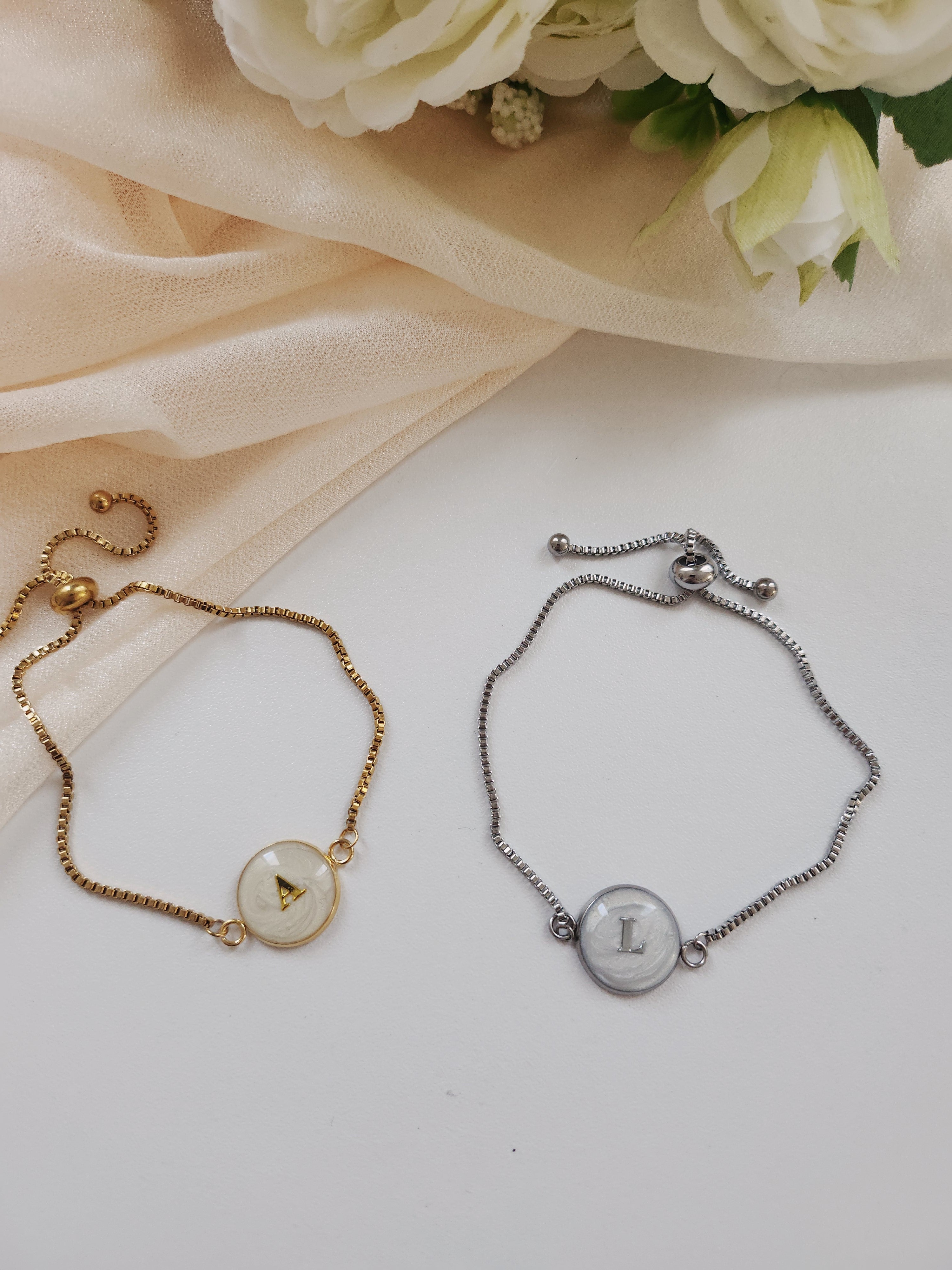 Bracelet initiale nacré (à personnalisé)