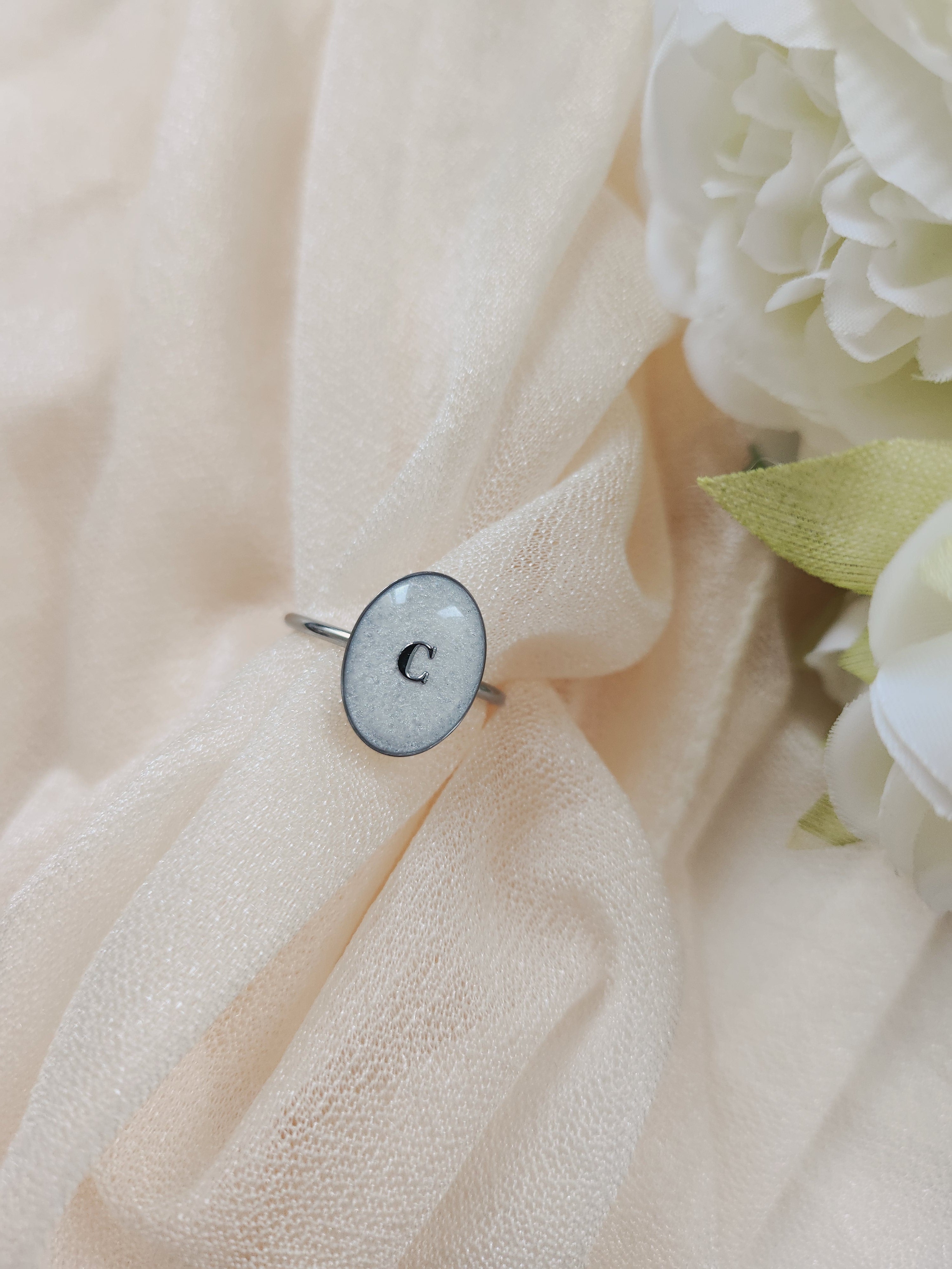 Bague initiale nacré (à personnalisé)