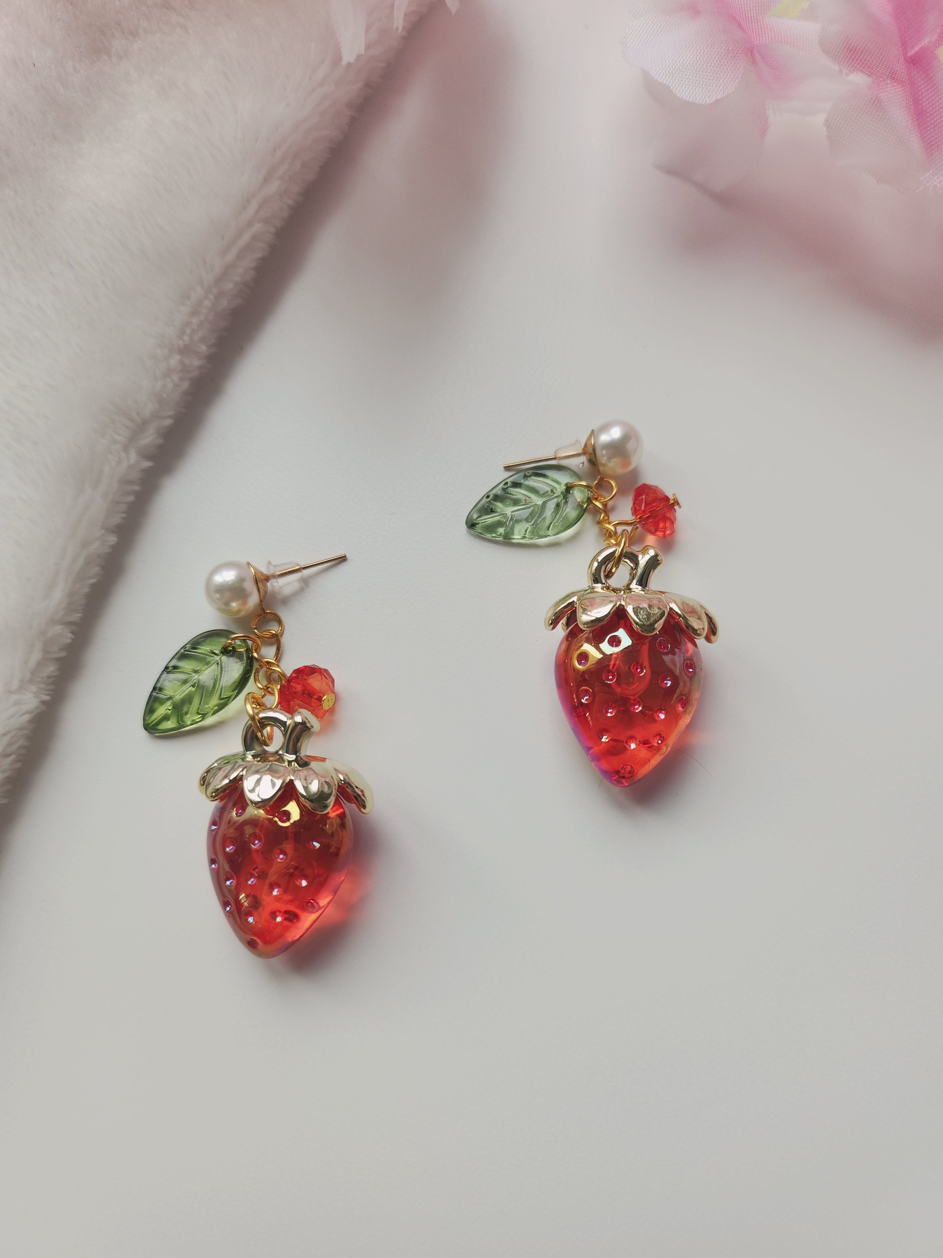 Boucle d'oreilles fraise - Rouge "perle"