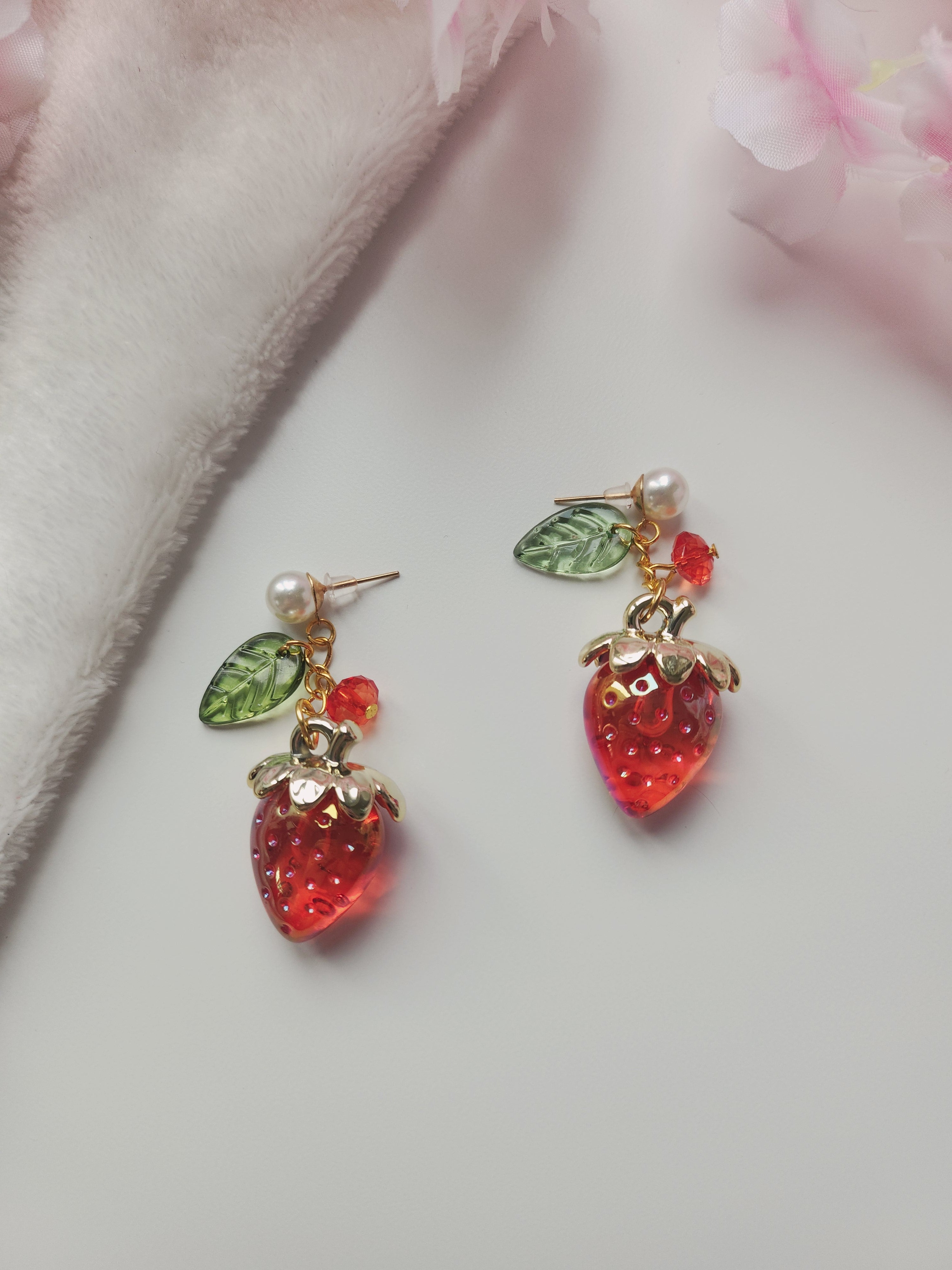 Boucle d'oreilles fraise - Rouge "perle"