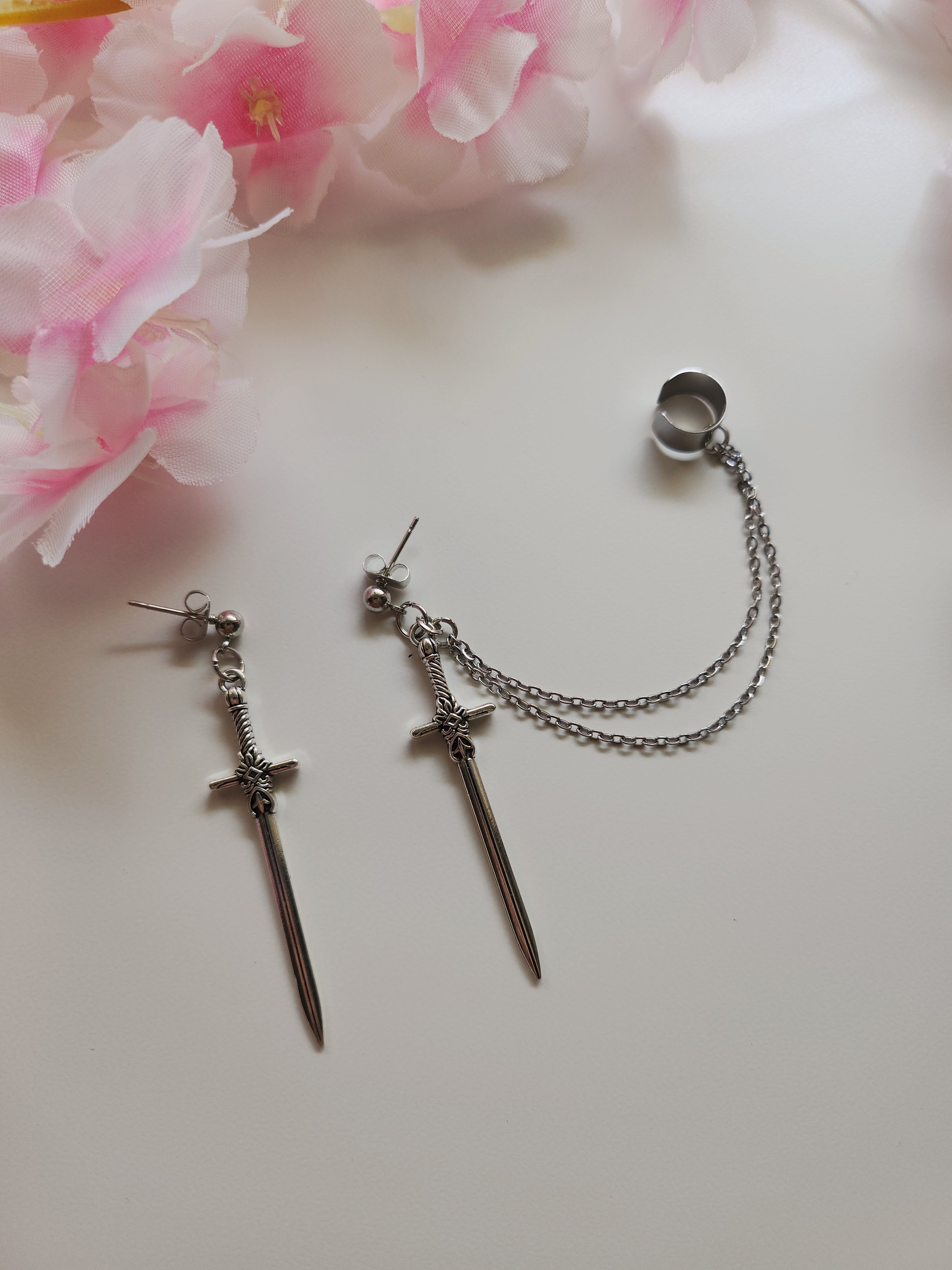 Boucle d'oreille et faux hélix épée
