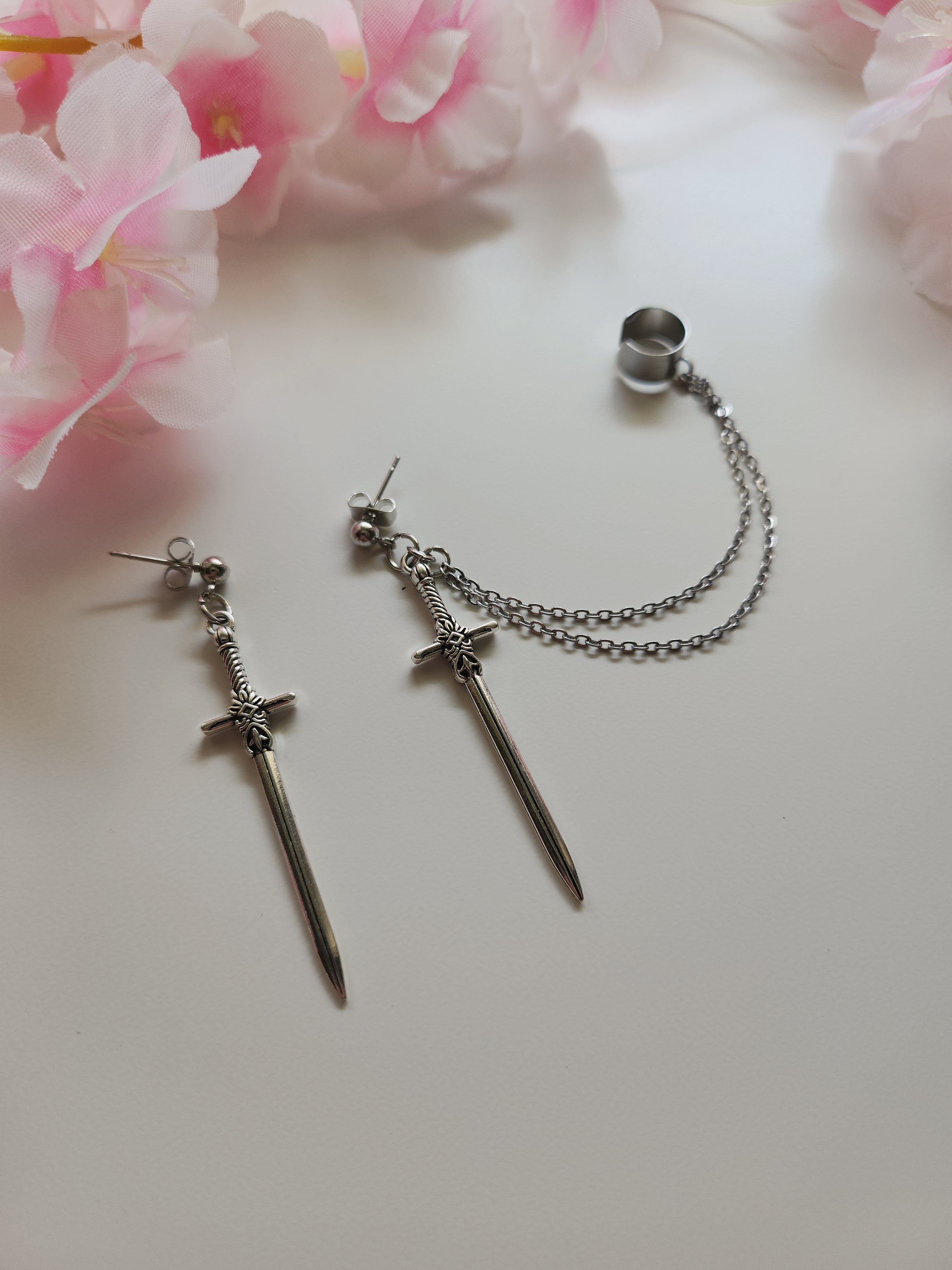 Boucle d'oreille et faux hélix épée