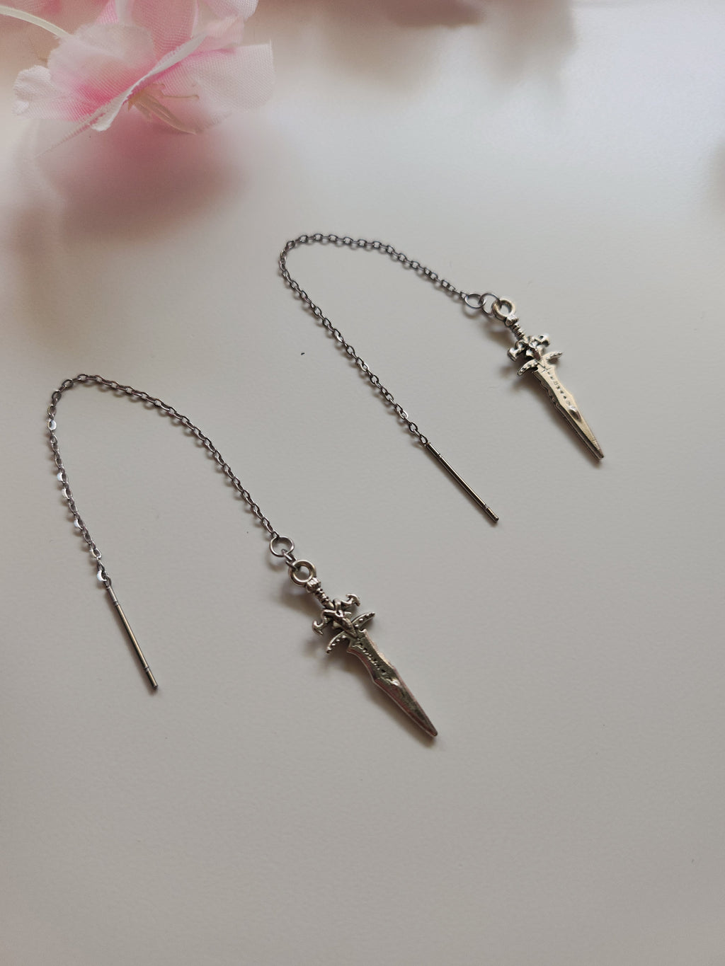 Boucle d'oreille dague chaine