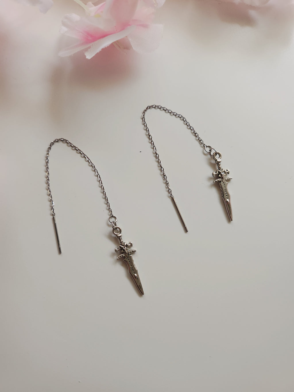 Boucle d'oreille dague chaine