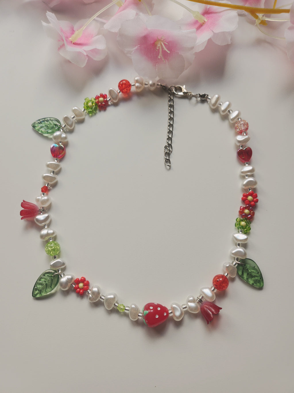 Collier fleur - Rouge & vert - Fraise