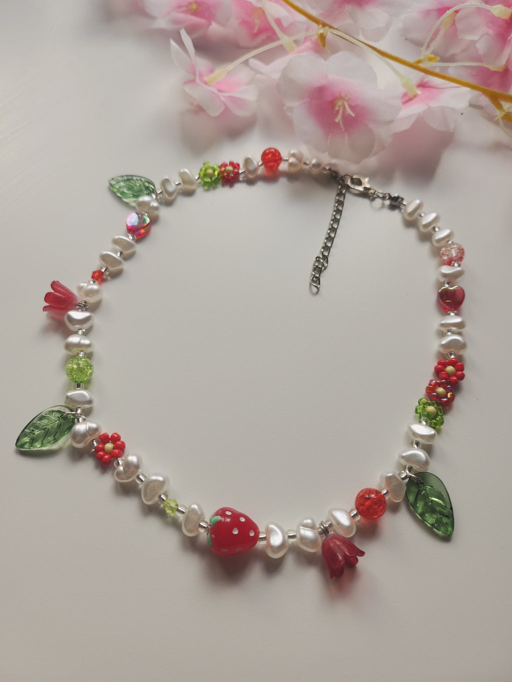 Collier fleur - Rouge & vert - Fraise