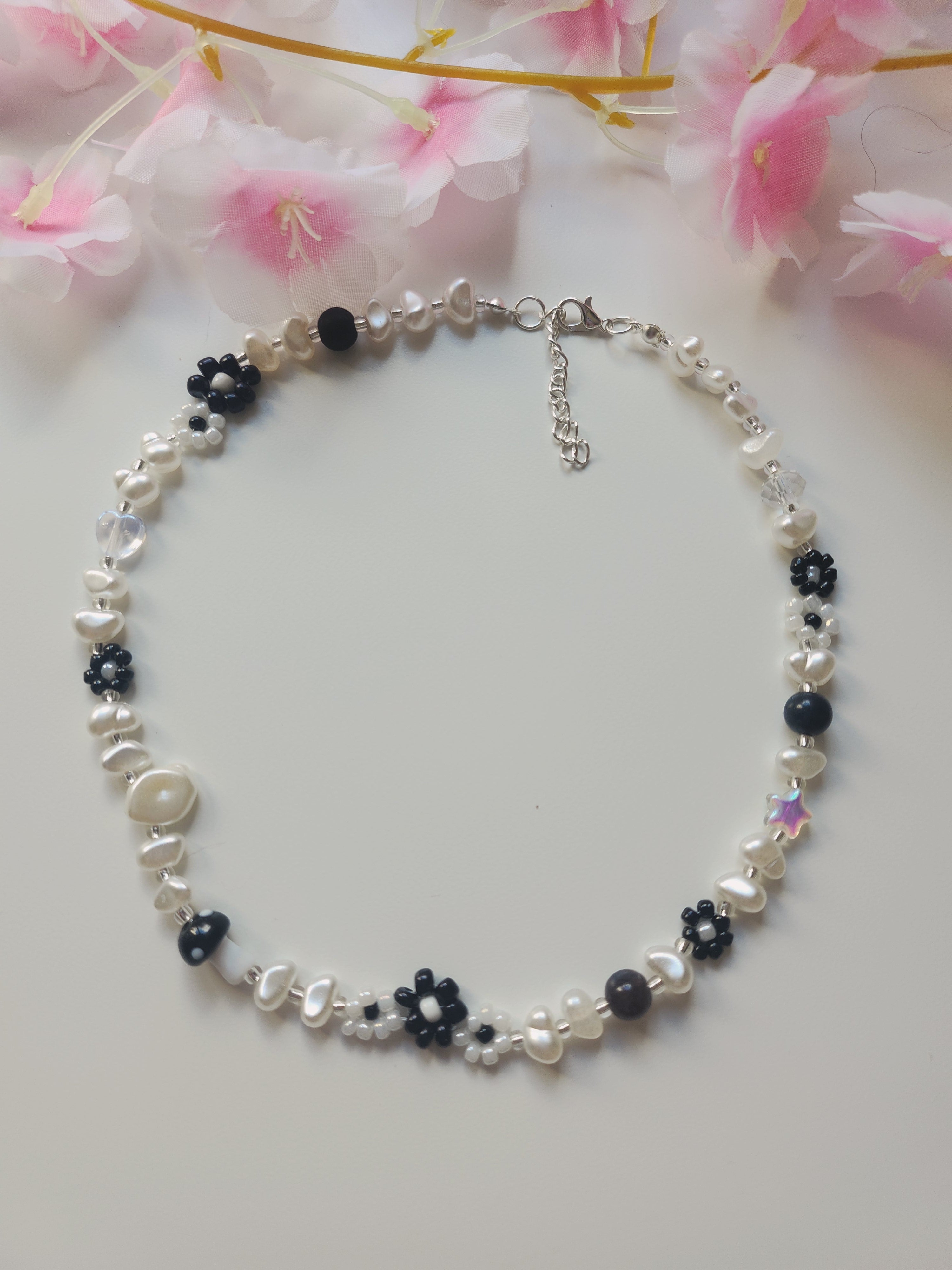 Collier fleur - Noir & blanc - V1