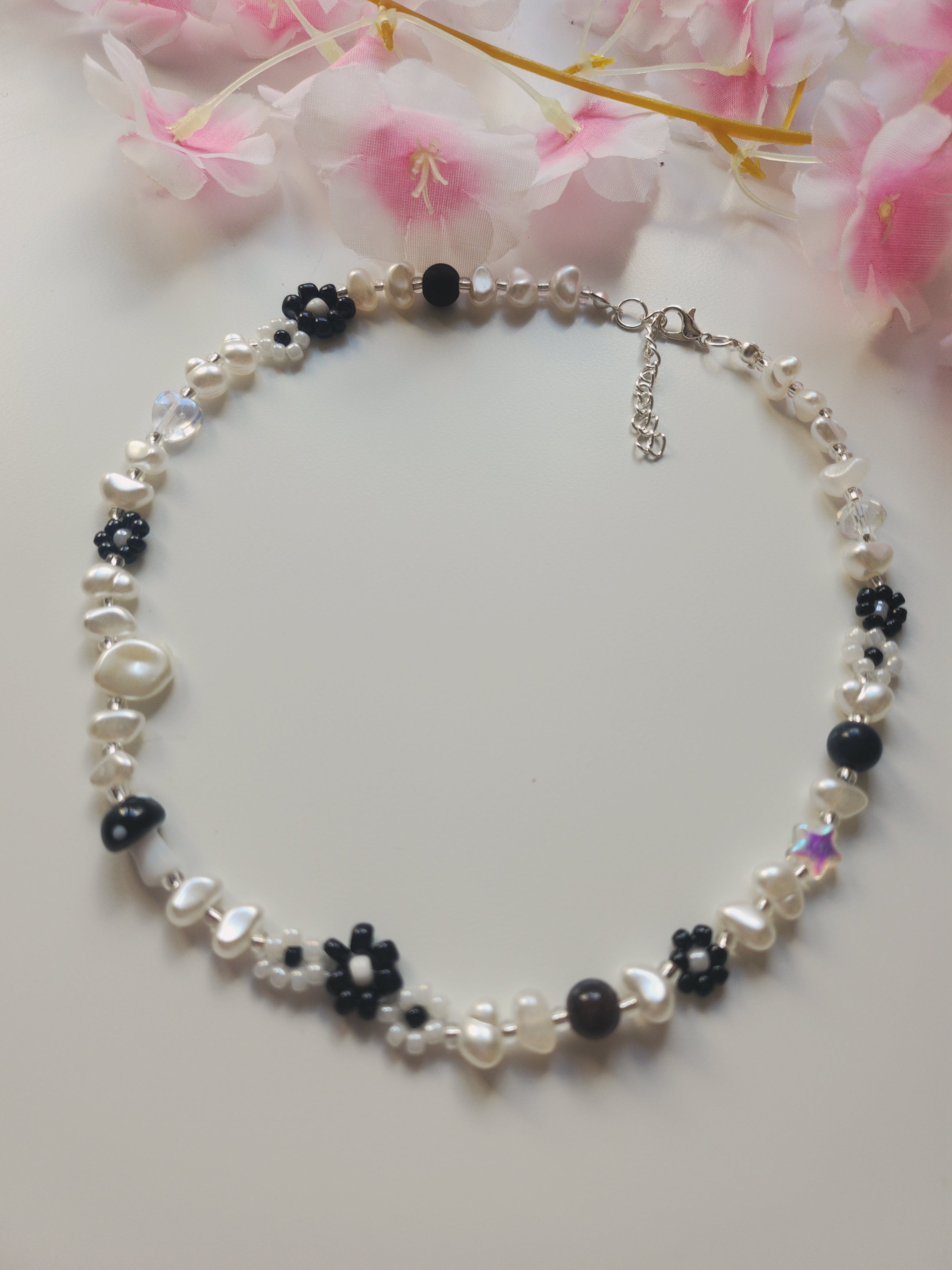 Collier fleur - Noir & blanc - V1